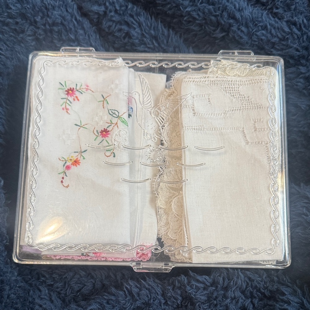23 VTG Handkerchief Set in Clear Box